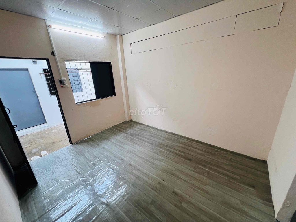 Move in in immediately in the corner of the open balcony near the Bình Tân lưu circle.
