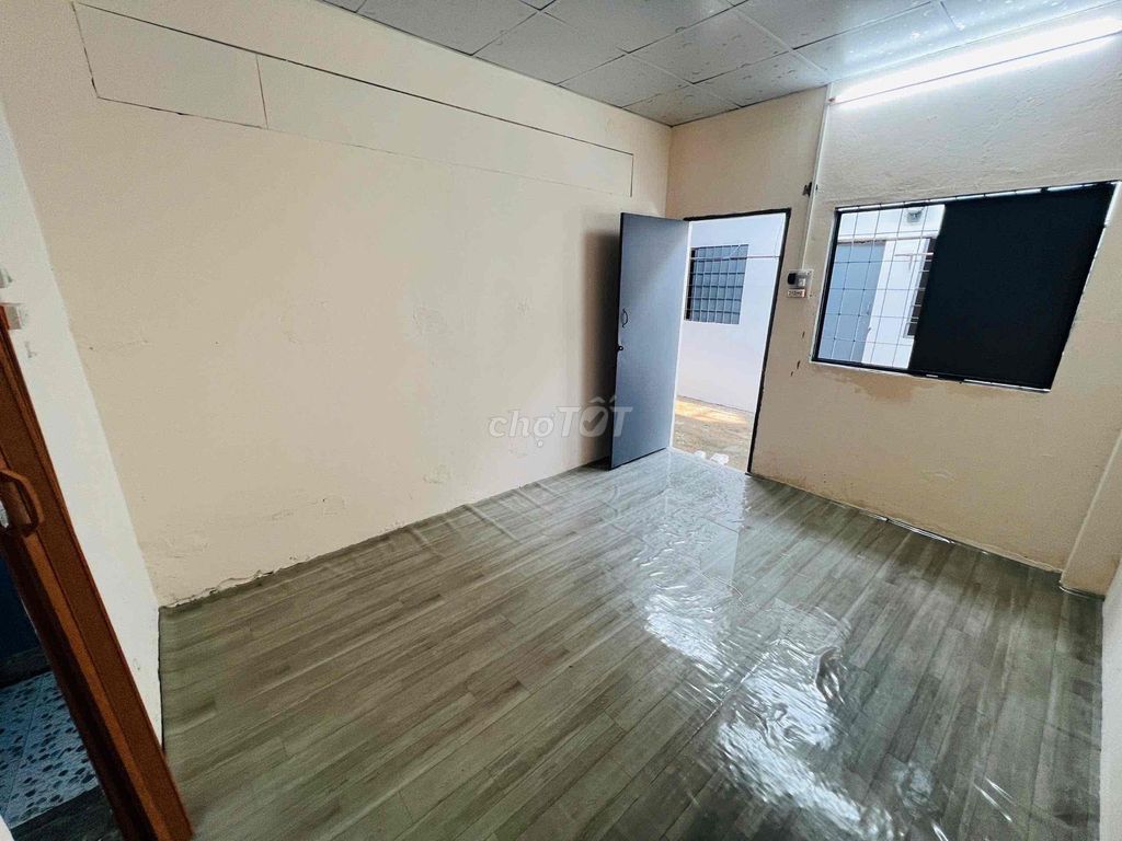 Move in in immediately in the corner of the open balcony near the Bình Tân lưu circle.