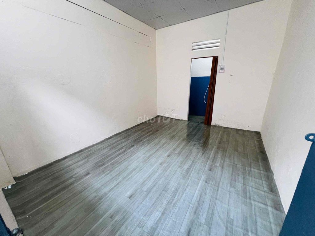 Move in in immediately in the corner of the open balcony near the Bình Tân lưu circle.