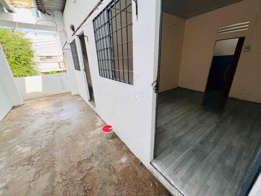 Move in in immediately in the corner of the open balcony near the Bình Tân lưu circle.
