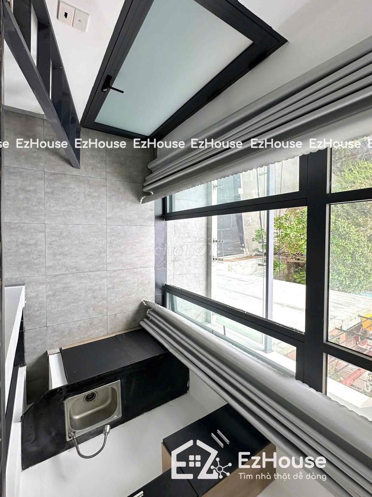 Code 302 - full interior - balcony