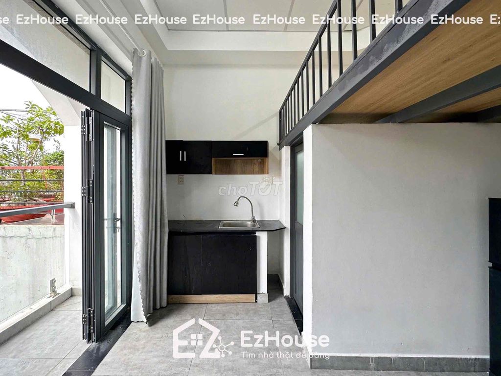 Code 302 - full interior - balcony