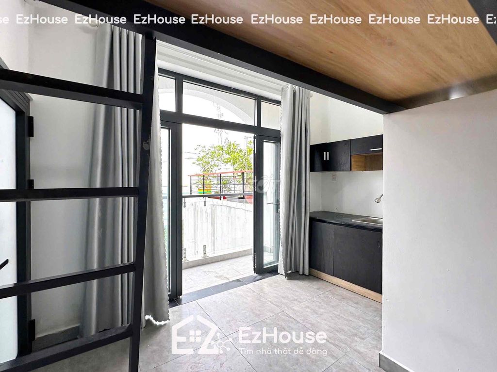 Code 302 - full interior - balcony