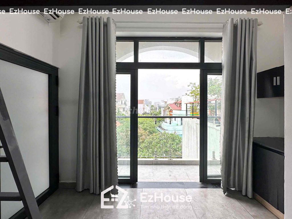 Code 302 - full interior - balcony
