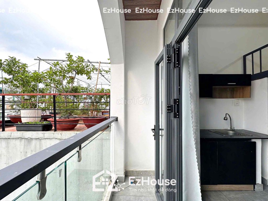 Code 302 - full interior - balcony