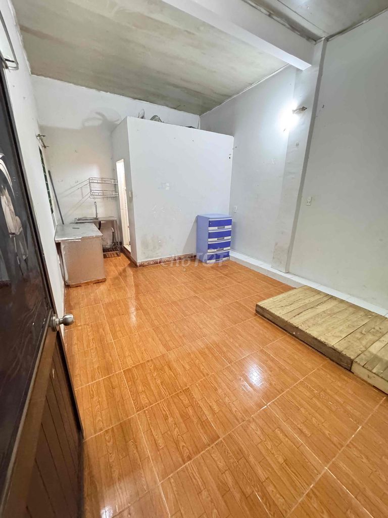 Clear one floor, right near the date bridge and District 8 next to District 5, 10th.