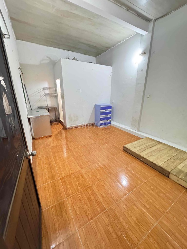 Clear one floor, right near the date bridge and District 8 next to District 5, 10th.