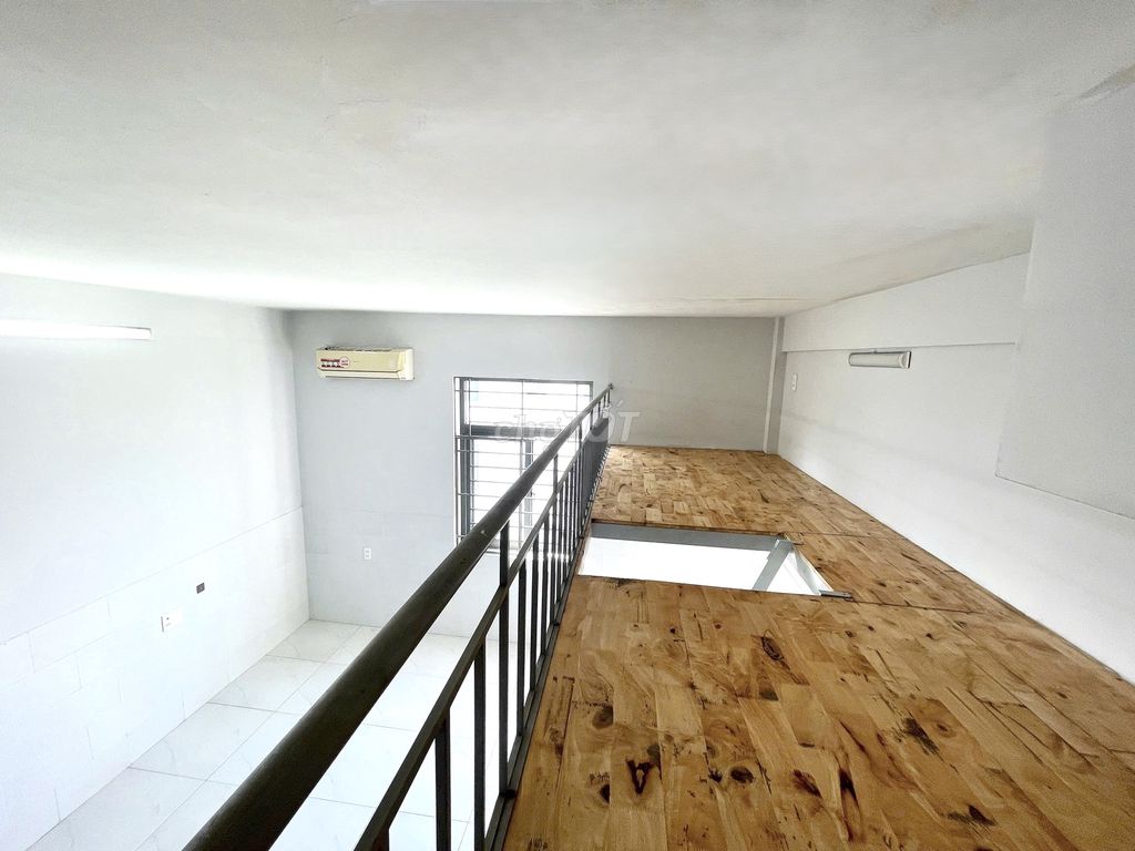 The apartment is wide open, where four people are - 500 meters from the Pacific.