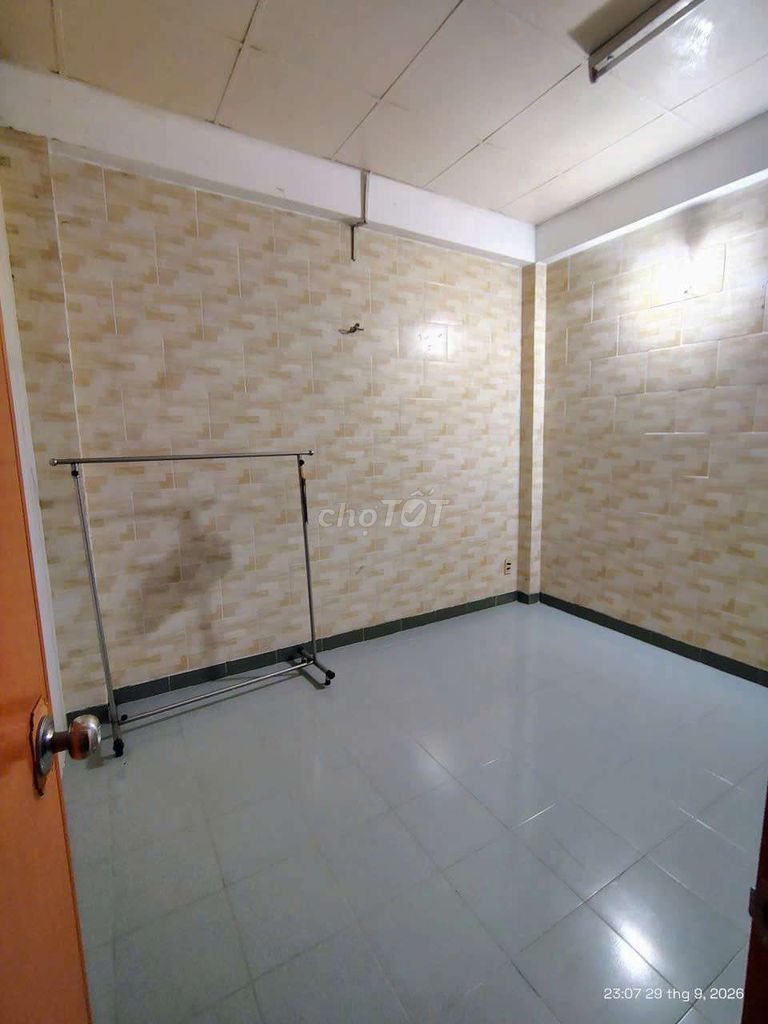 Rent the Lạc Long Quân.