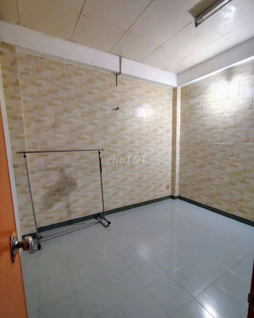 Rent the Lạc Long Quân.