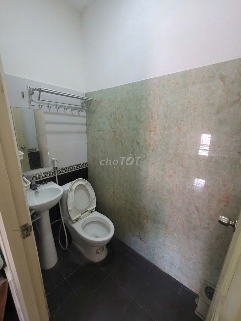 Two open windows, balcony, kitchen separation, private toilet - 48/58 hbc, bedroom