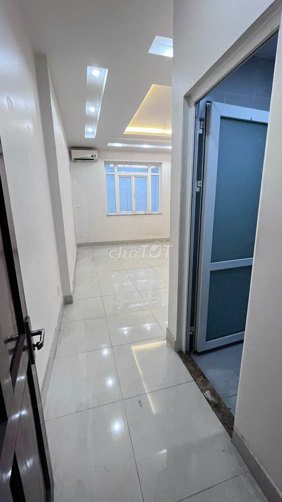 Rent a boarding room. Right away.