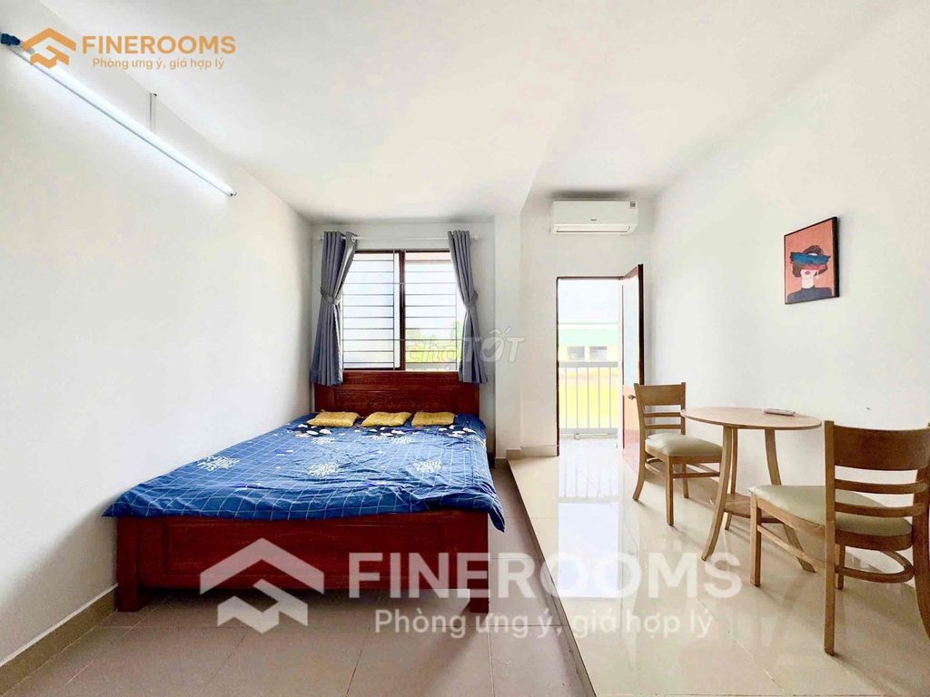 The Bancol interior studio has an elevator to protect the vehicle from Cộng Hoà.