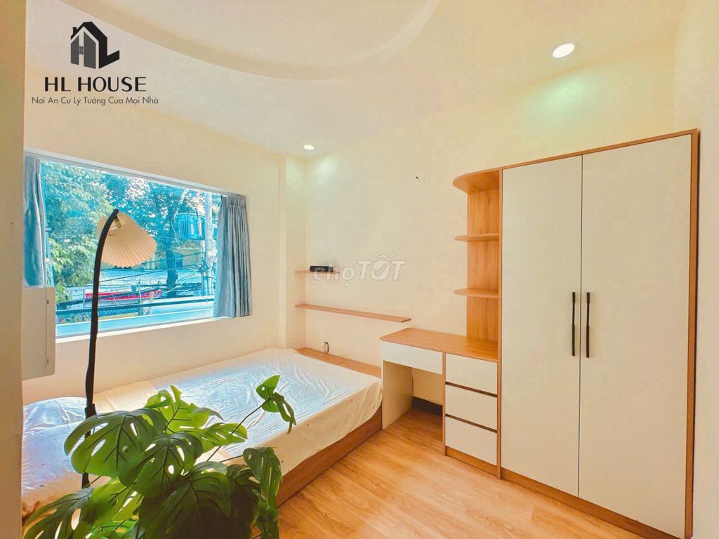 Rent a hotel room from 4 million.