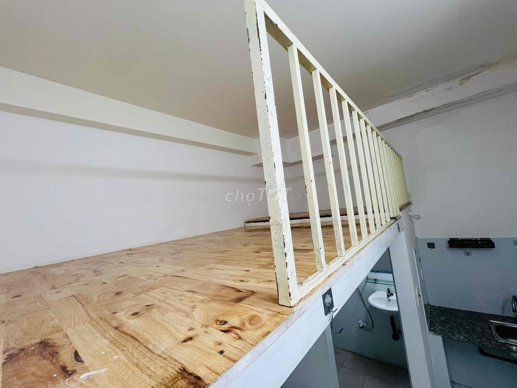 Rent the guard, air conditioning, now free, near the airline.