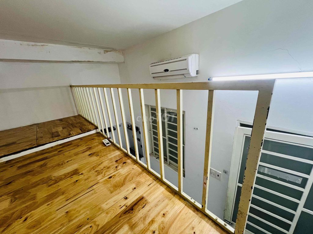 Rent the guard, air conditioning, now free, near the airline.
