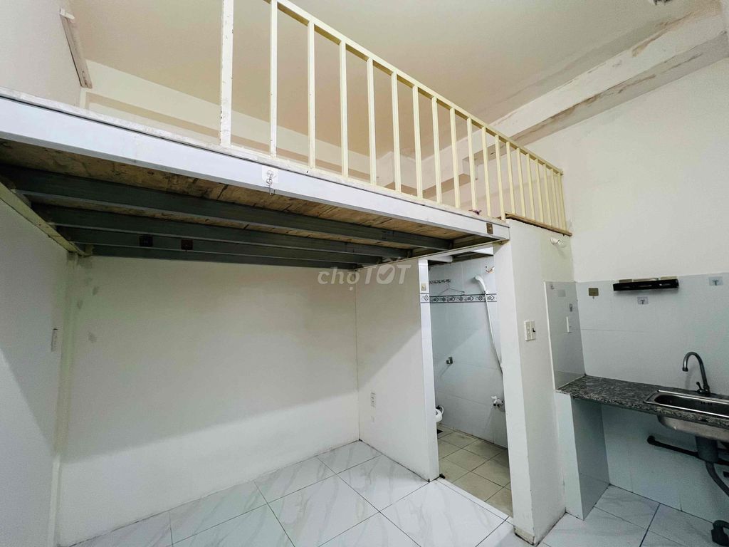 Rent the guard, air conditioning, now free, near the airline.
