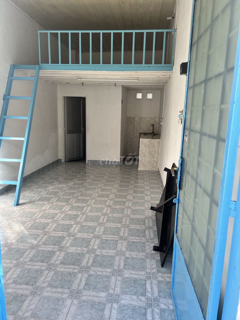 Room 30 meters 2 in the Fields, Clearing Project; Parsing, University of Love, vlu