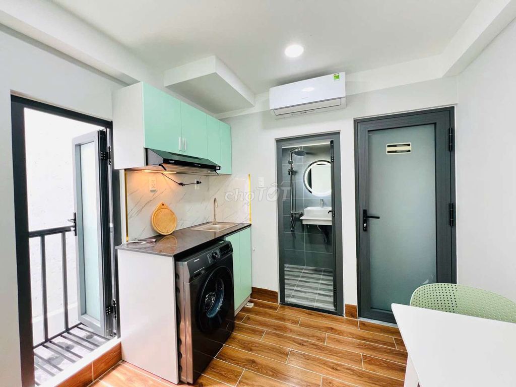 Unguarded living room, Orestes Nguyễn Văn Lượng, has their own washing machine.