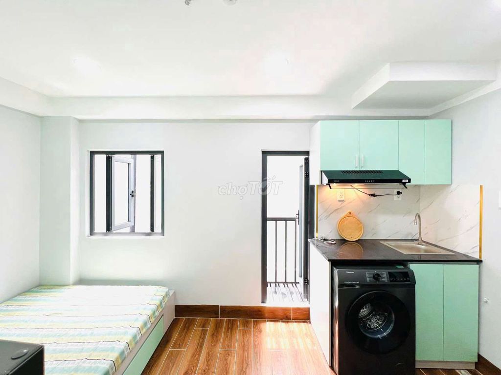 Unguarded living room, Orestes Nguyễn Văn Lượng, has their own washing machine.