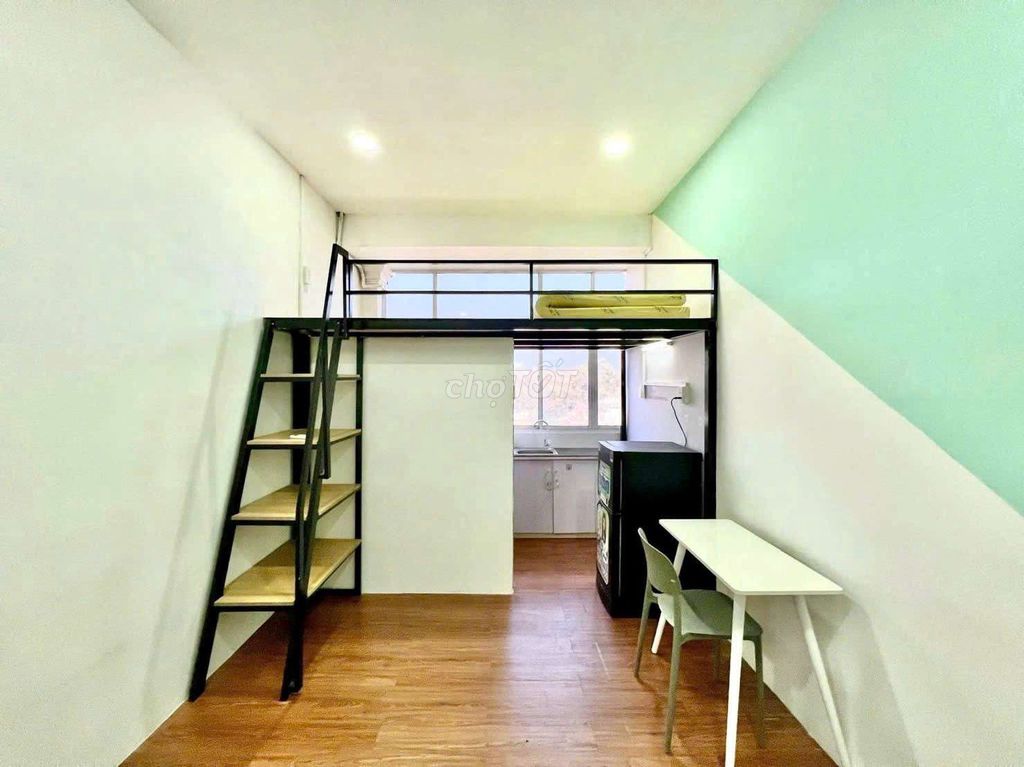 The entire interior, the vault, the elevator near the University of Economics (ueh) District 10