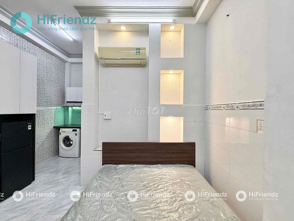 The studio is full of furniture- private washing machines, Phan Xích Long.