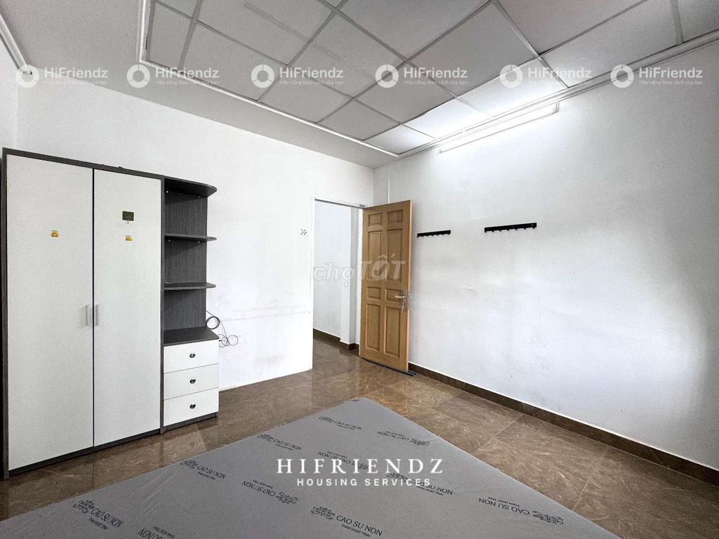 The studio is a full bedroom with bancol near the bridge.