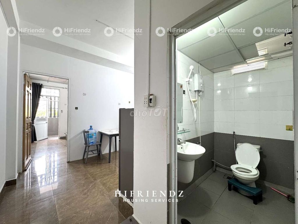 The studio is a full bedroom with bancol near the bridge.