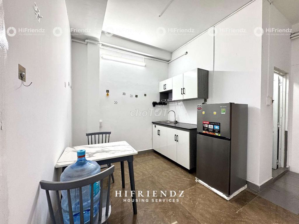 The studio is a full bedroom with bancol near the bridge.