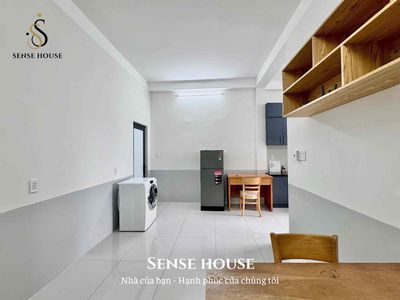 The Royal Park apartment is 40 meters (40 m).