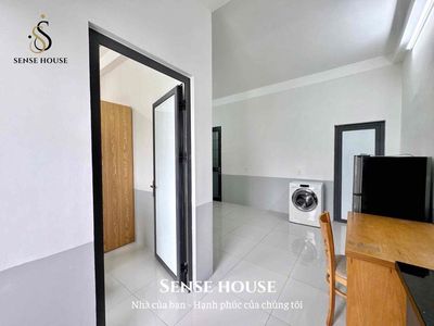 The Royal Park apartment is 40 meters (40 m).
