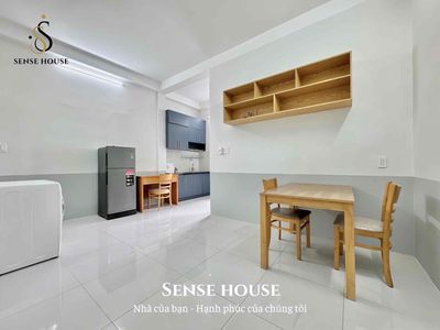 The Royal Park apartment is 40 meters (40 m).