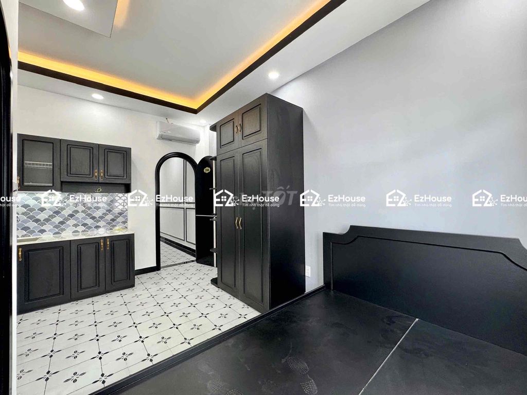 The master security studio Lê Đình Cẩn.