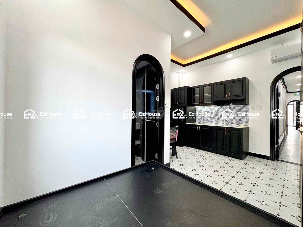 The master security studio Lê Đình Cẩn.