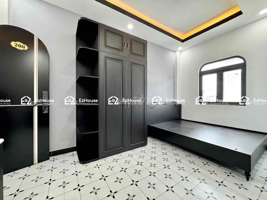 The master security studio Lê Đình Cẩn.