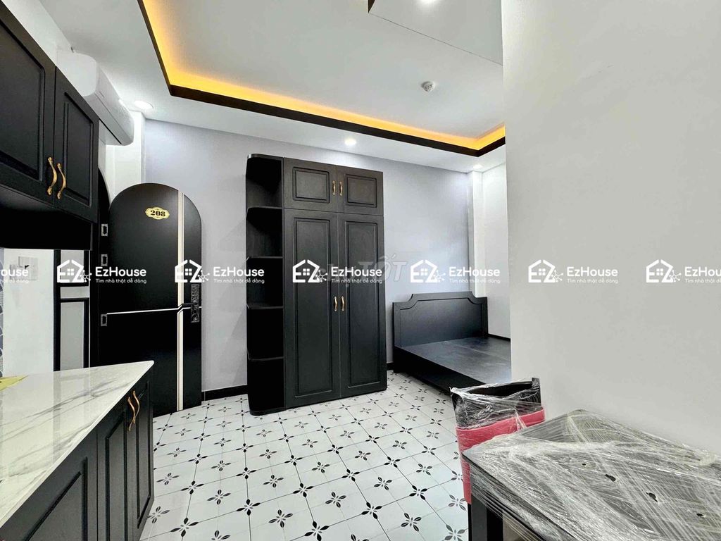 The master security studio Lê Đình Cẩn.