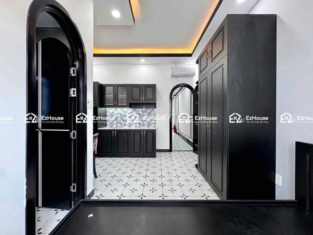 The master security studio Lê Đình Cẩn.
