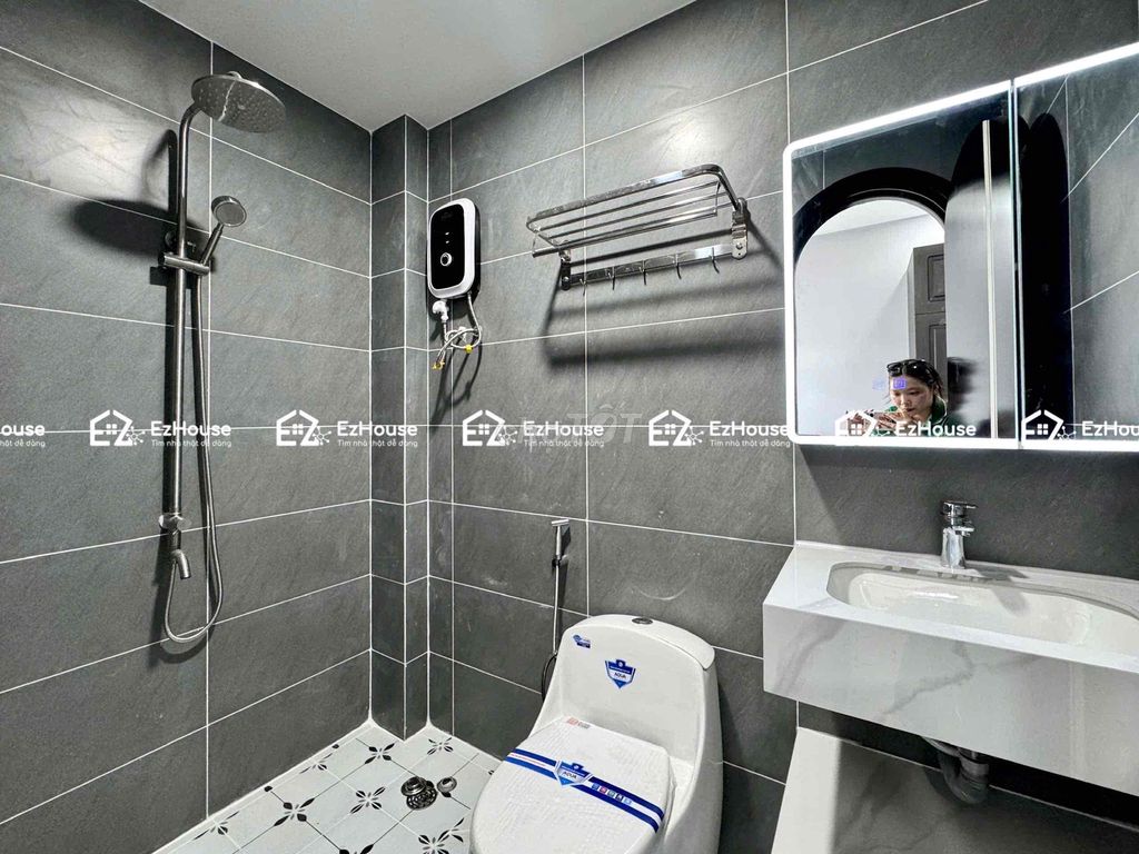 The master security studio Lê Đình Cẩn.