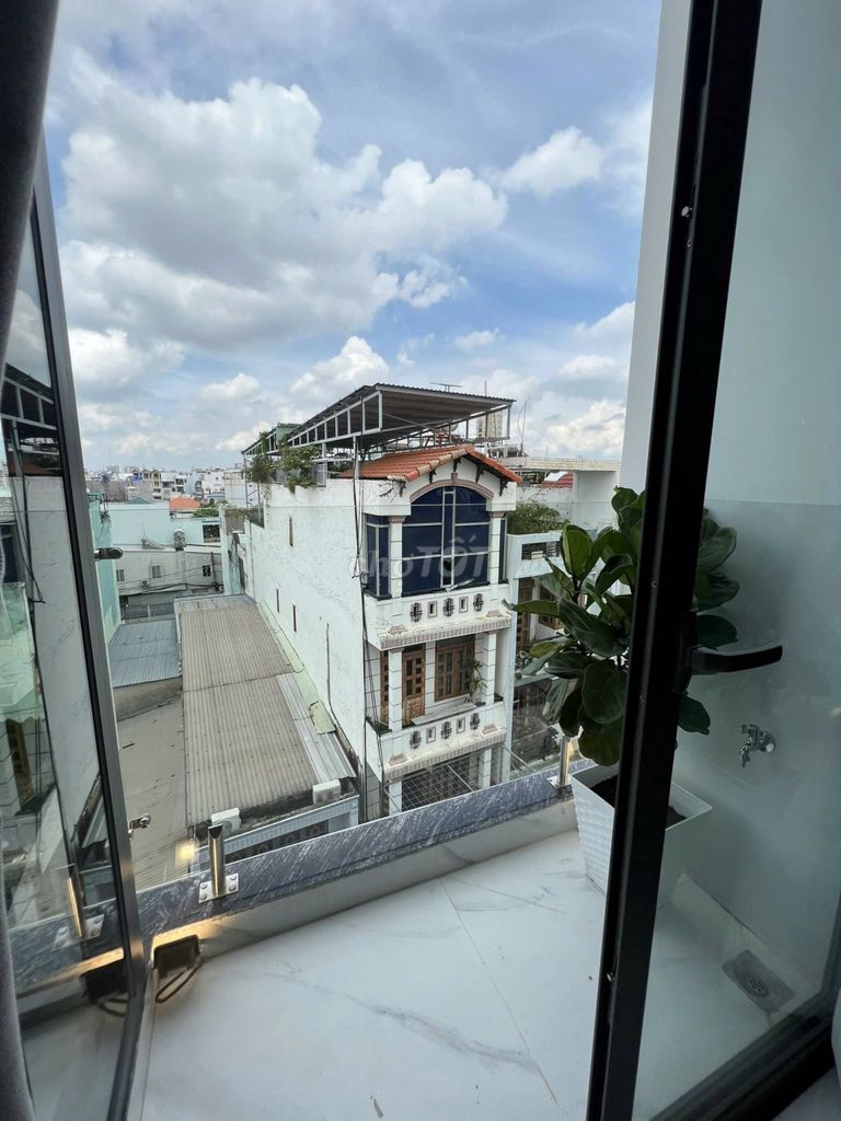 Public balcony studio - wide 30 M2 - full interior - illartal treat