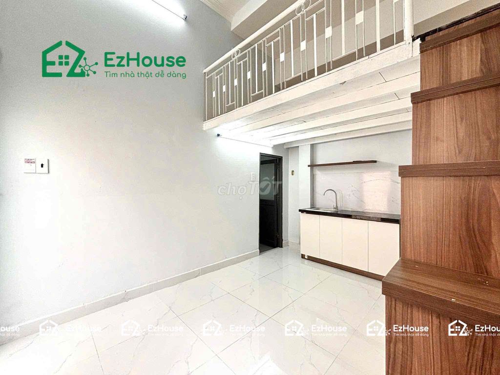 kiot is both in business - with a guard - with a kitchen - an open alley
