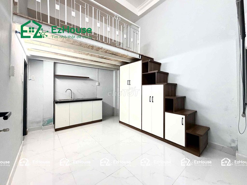 kiot is both in business - with a guard - with a kitchen - an open alley