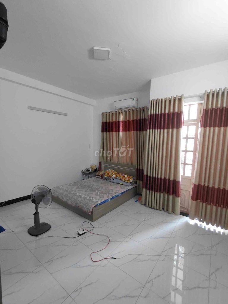 Rooms with air conditioning, closets, beds.