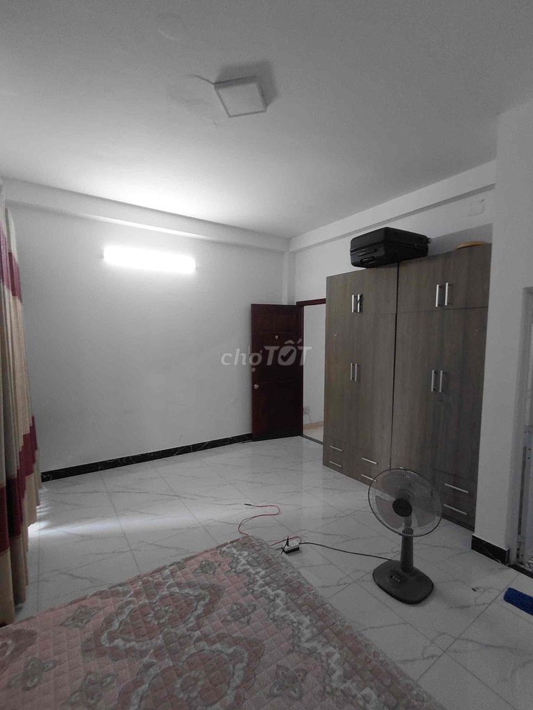 Rooms with air conditioning, closets, beds.