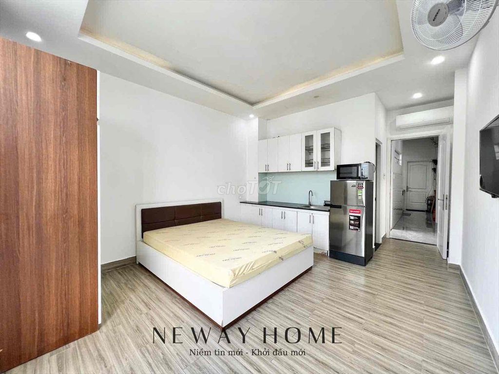 Studio balconies right near the Y bridge convenient through District 1, District 5