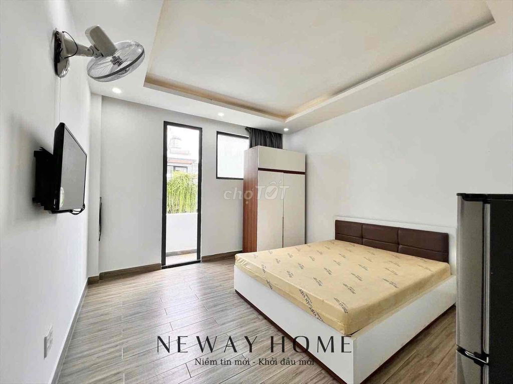 Studio balconies right near the Y bridge convenient through District 1, District 5