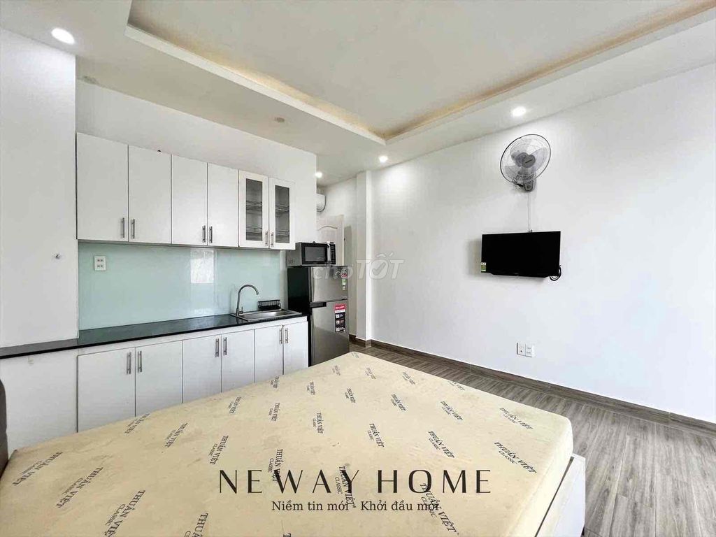 Studio balconies right near the Y bridge convenient through District 1, District 5