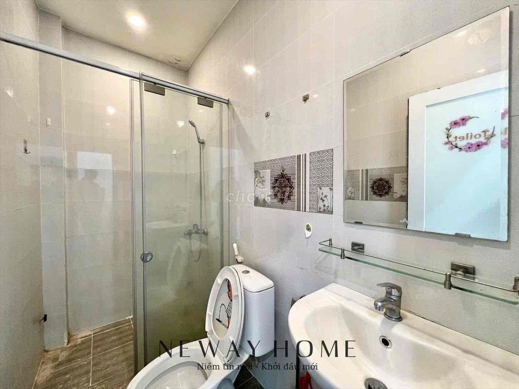 Studio balconies right near the Y bridge convenient through District 1, District 5