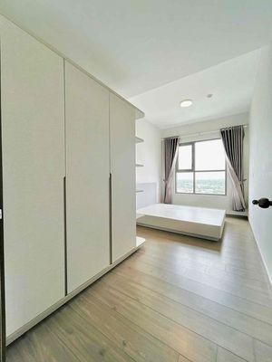 Clear; There's a fridge. Only 8.5 million a month. Lum! Watch the house!