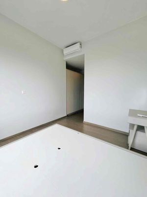Clear; There's a fridge. Only 8.5 million a month. Lum! Watch the house!