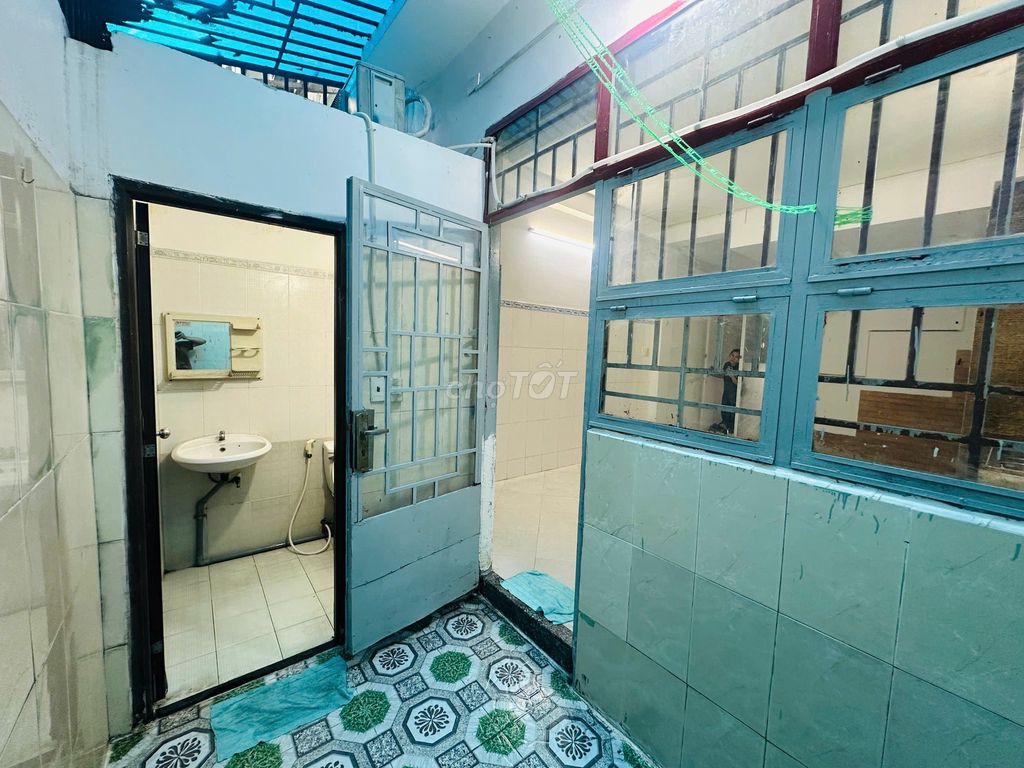 Renting Room in District 8 immediately.